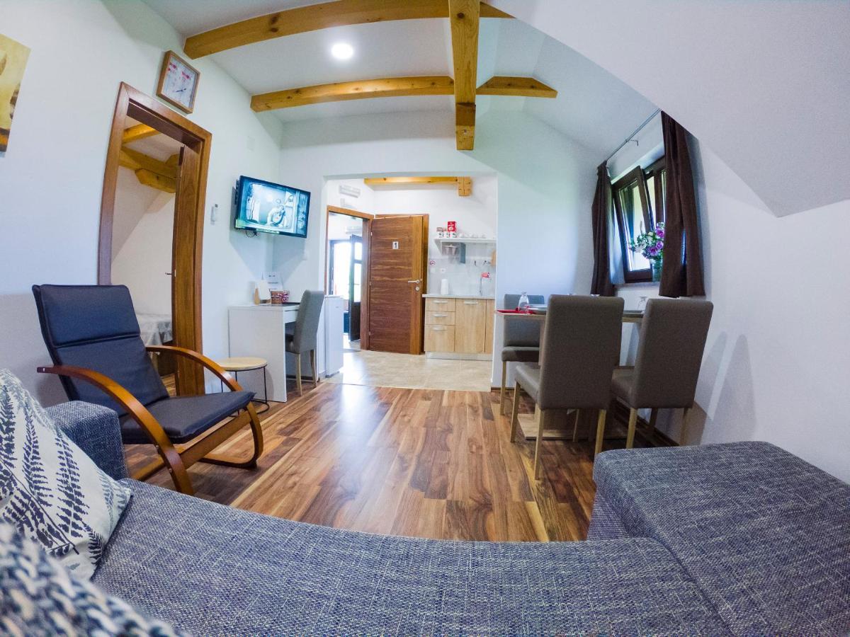 Studio Apartment Karlo ドレツニック・グラード エクステリア 写真